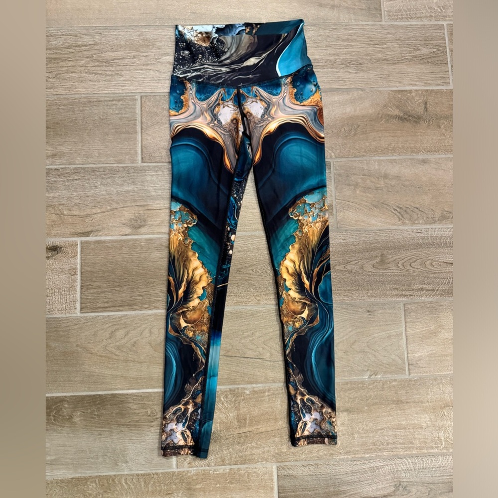 Niyama Sol barefoot leggings size S NWOT. Super Rare design